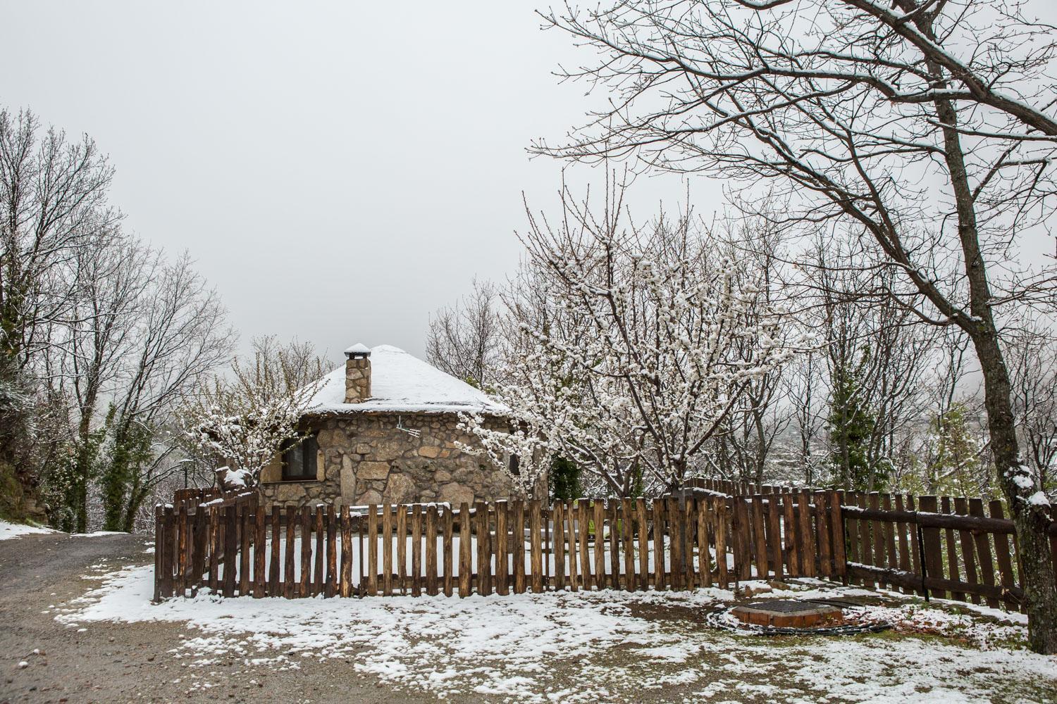 Albergue El Solitario Баньос де Монтемайор Екстериор снимка