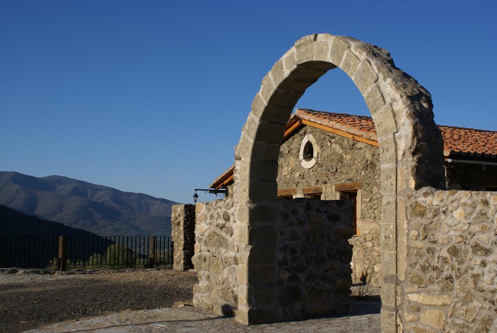 Albergue El Solitario Баньос де Монтемайор Екстериор снимка