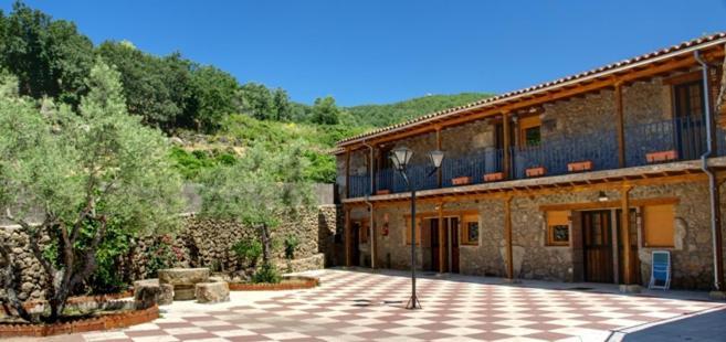 Albergue El Solitario Баньос де Монтемайор Екстериор снимка